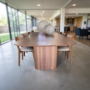 Stirling Dining table
