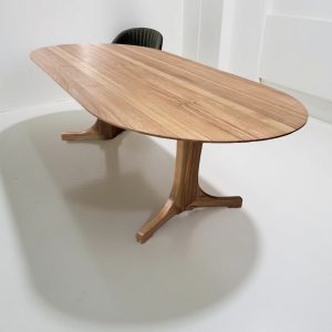 Middleton Dining table