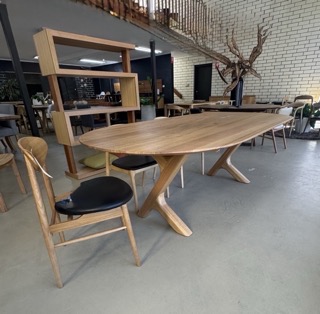 Meningie Dining table