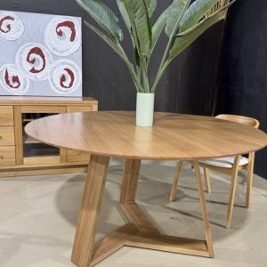 Kensington Oak Table 1600